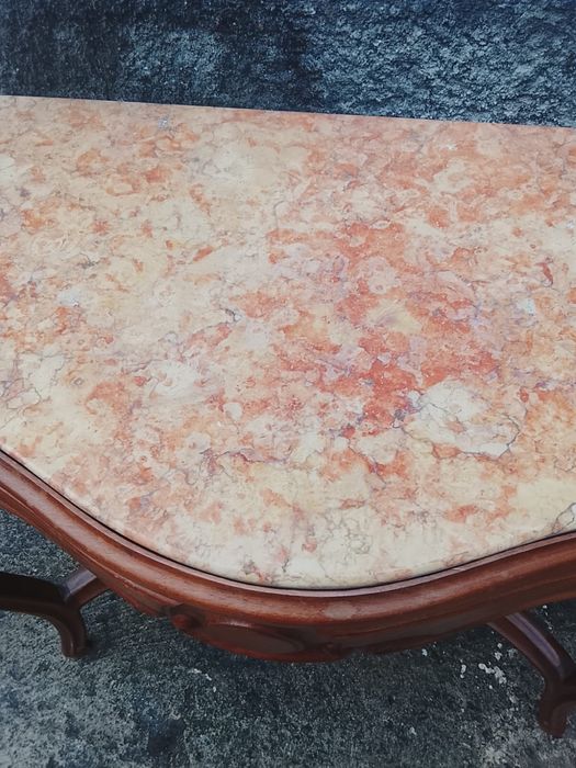 Mesa cardensia antiga de estilo Romântico