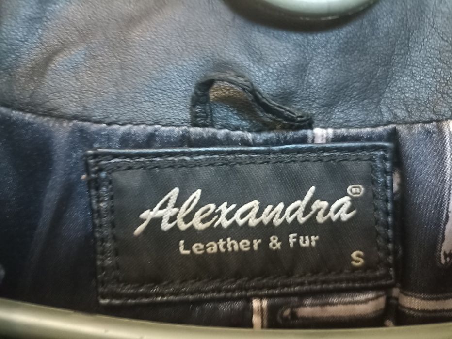 Продам кожану куртку