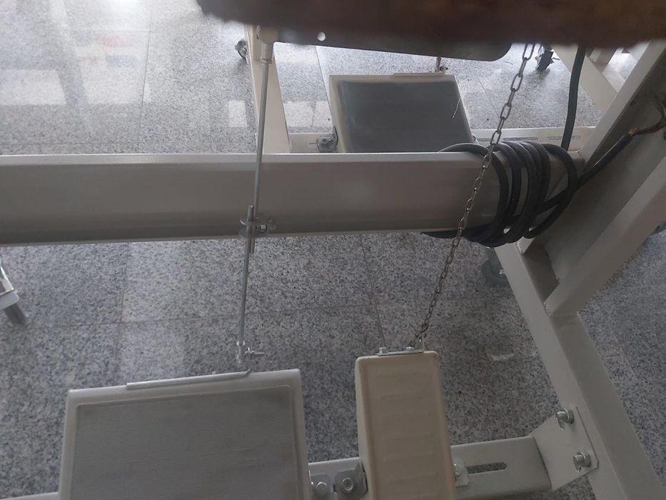 Maquina de corte e cose de elástico