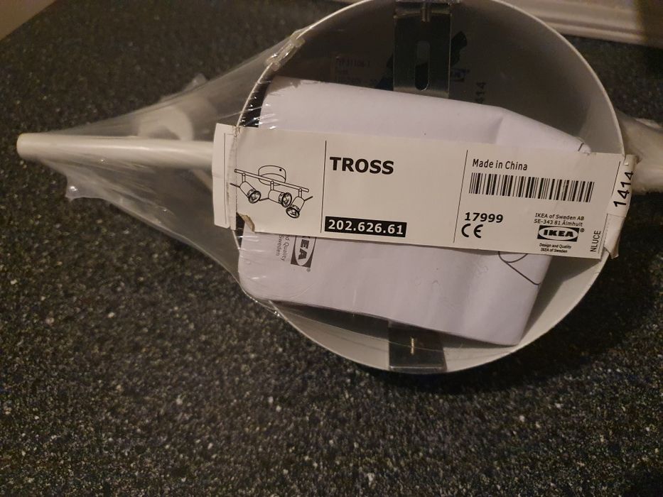 Biała lampa sufitowa Ikea