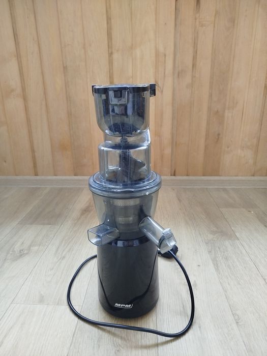 Соковыжималка шнековая б/у.