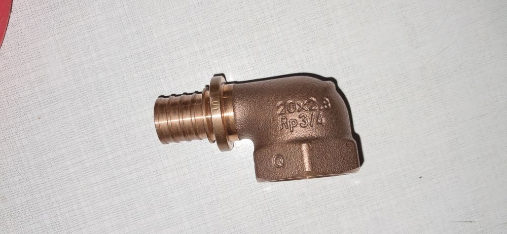 Кутник В REHAU Rautitan RX