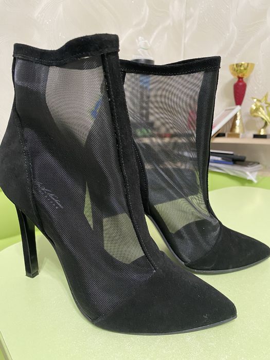 Ботинки, ботфорли, туфлі