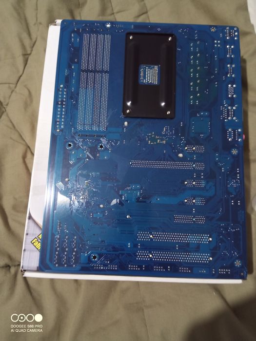 Материнская плата GIGABYTE, ddr3.