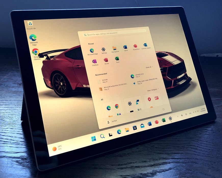 12'' Microsoft Surface Pro 5, 8GB RAM, 256GB SSD, Windows 11 + MS Office