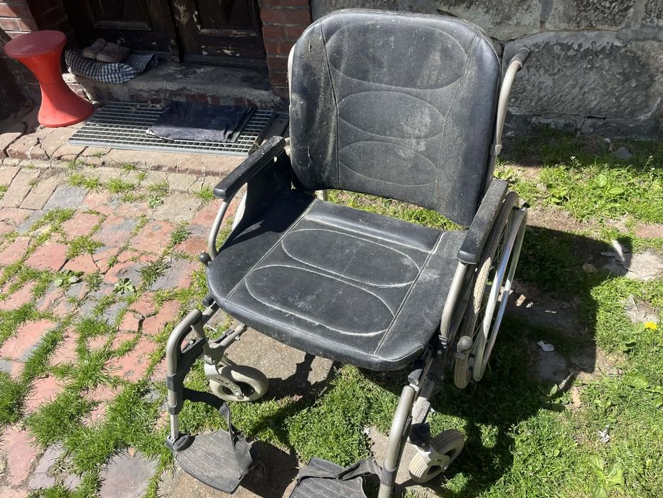 Wózek inwalidzki.