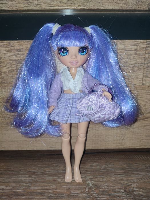 Rainbow High Junior - Violet Willow - Lalka z akcesoriami