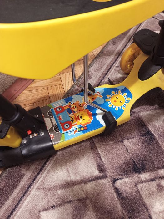 Дитячий самокат .