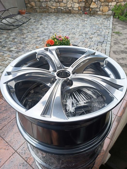 Renowacja felg, polerowanie, malowanie proszkowe, odlakierowanie, itd.