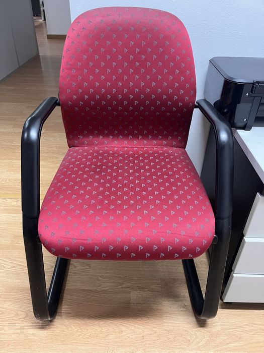 conjunto de cadeira confortaveis vermelha