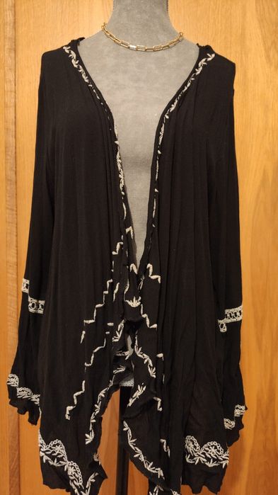 Casaco Pull & Bear com bordado (S)