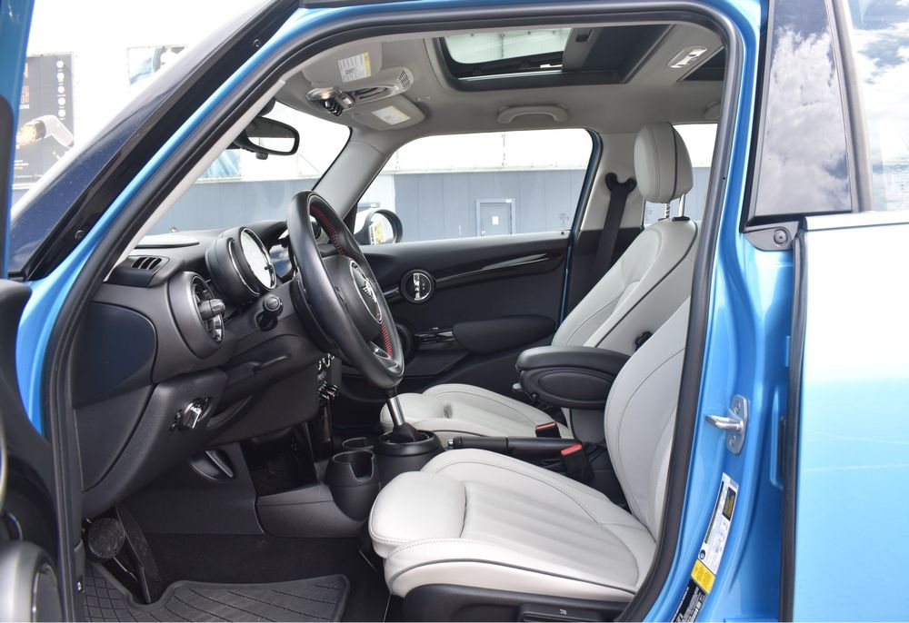 MINI Cooper S F55 2018