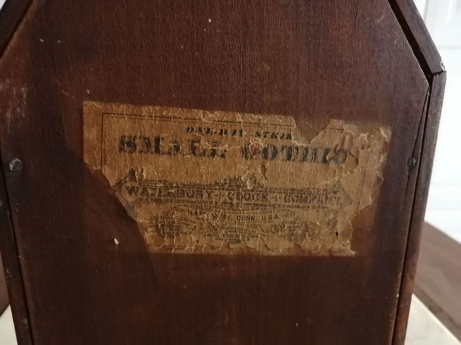 relógio em madeira antigo