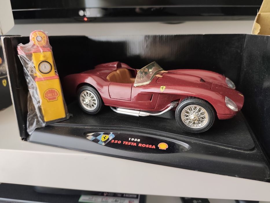 1/18 Ferrari testarossa 1958 com road fuel pump Shell Maisto