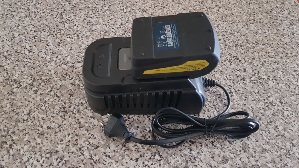 Vendo carregador com bateria novos