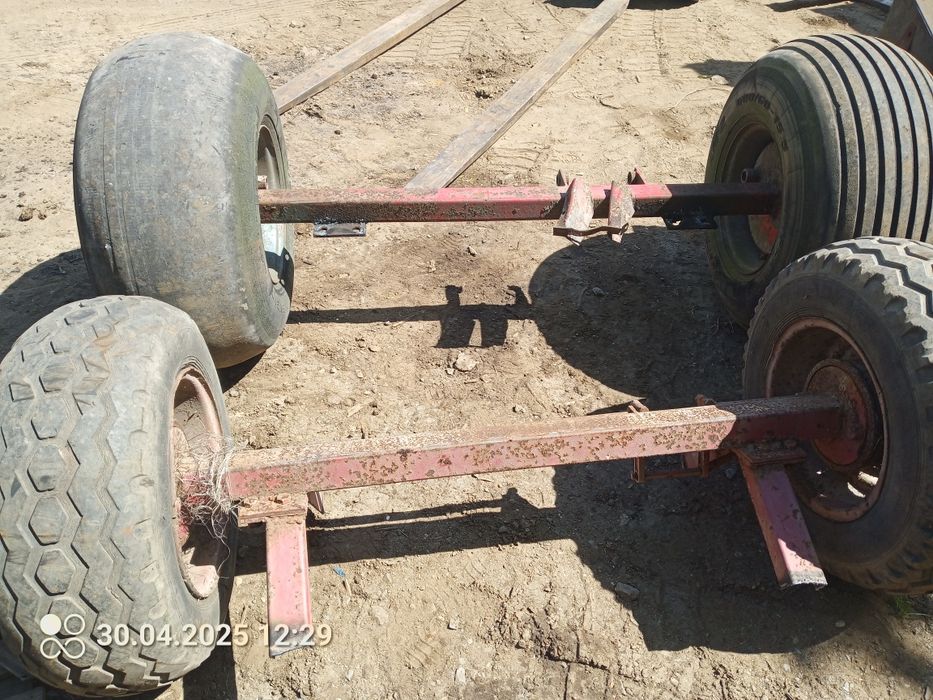 Oś z kolami pod wywrot