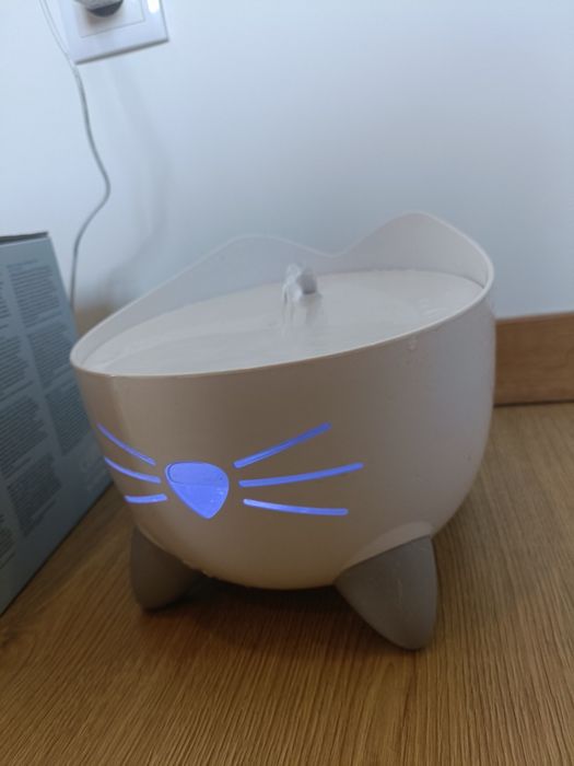 Fonte Pixi da marca Catit