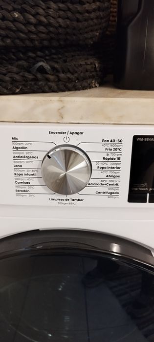Máquina de lavar roupa, quase nova