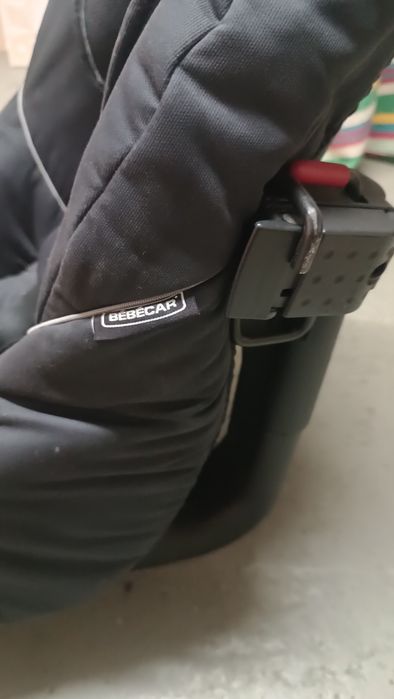 Cadeira Auto Bebecar 0-18kg– Conforto e Segurança para o Seu Bebé