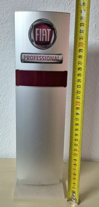 Totem/expositor FIAT Professional