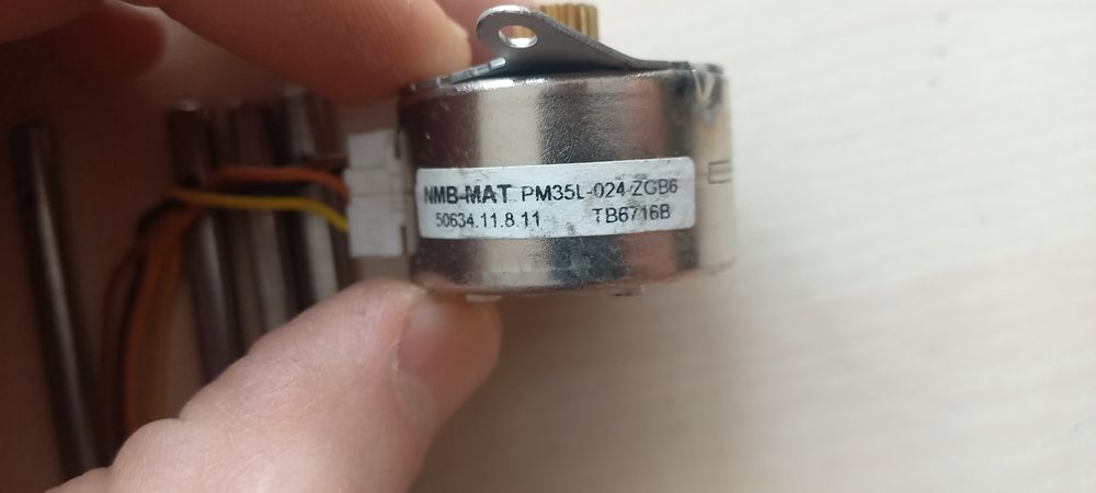 Набір  4 крокових двигунів та 4 вала для станка чпу.