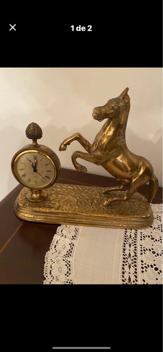 Relógio antigo dourado