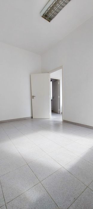 Arrendamento de espaço comercial na Travessa do Calvário
