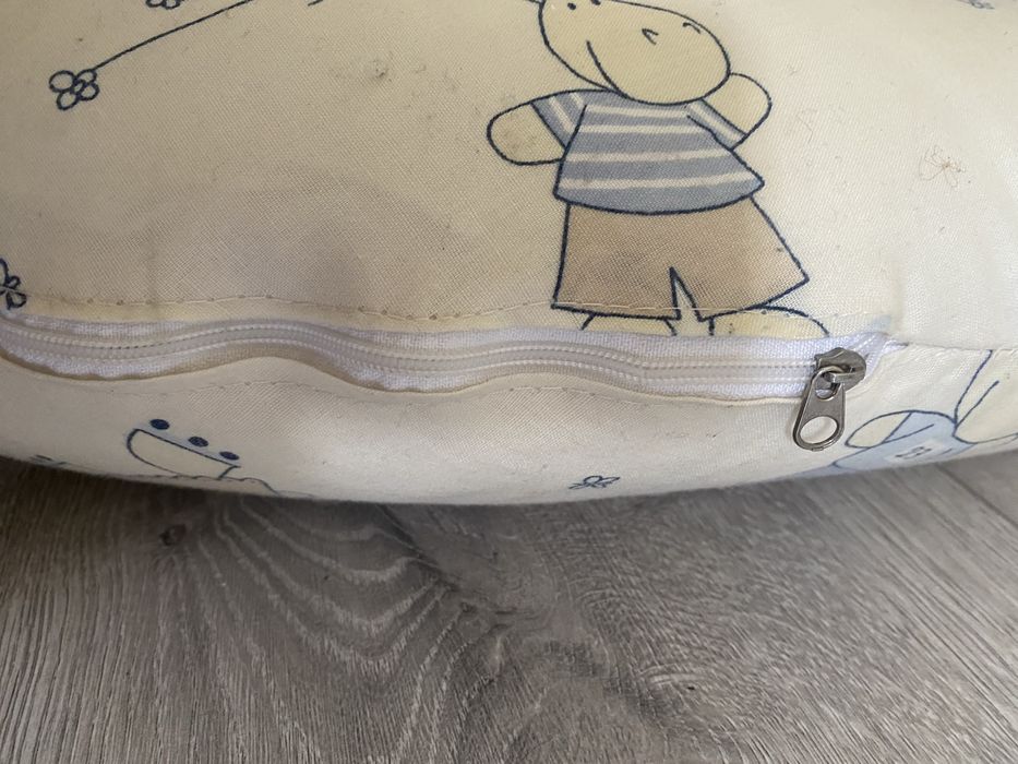 Подушка для годування немовля