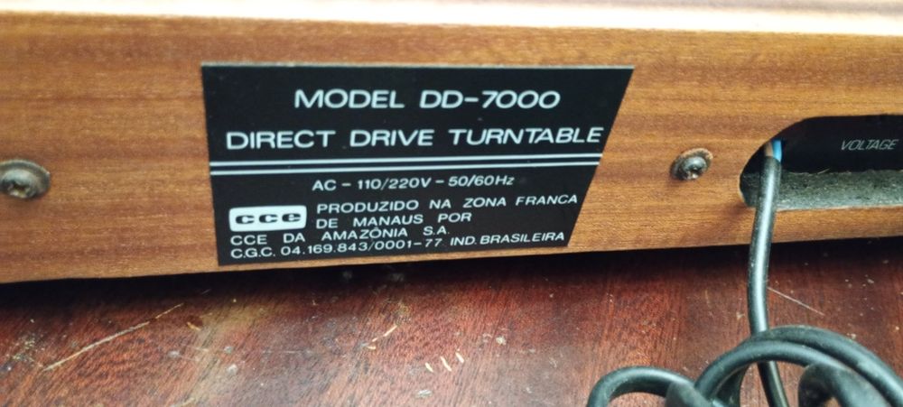 Gira discos CCE DD-7000 direct drive