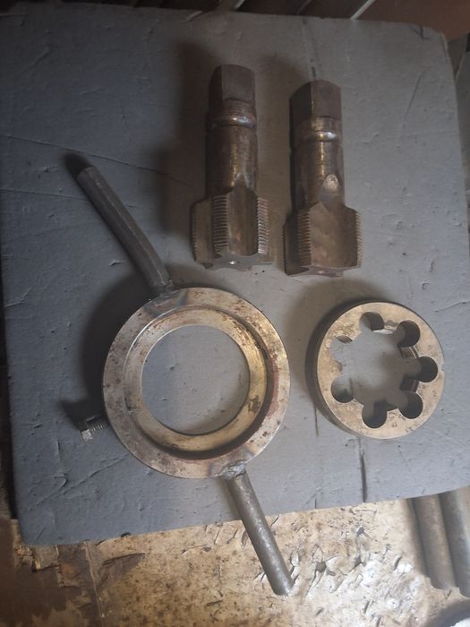 Продам комлектом метчики и лерку с держаталем 2''трубные