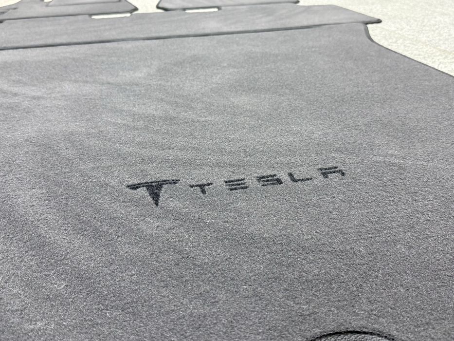Ворсові килимки Tesla Model Y
