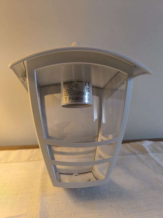 Vendo Candeeiro/aplique Philips novos na caixa para exterior