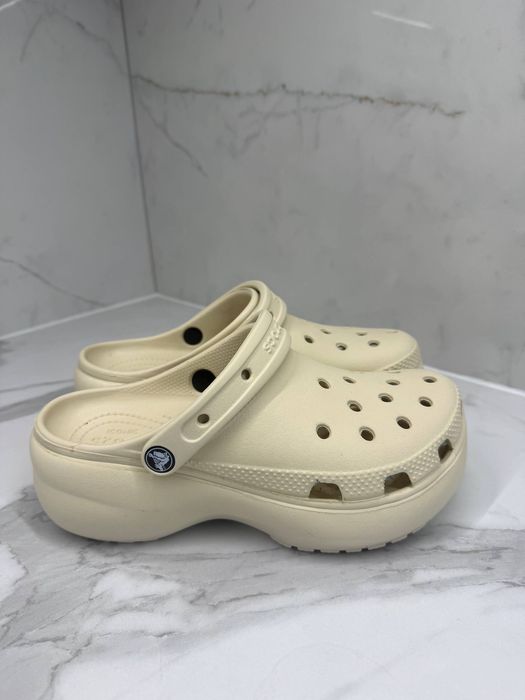 Crocs Classic Platform Clog у кольорах Bone та Pink/жіночі крокси на танкетці 38/39