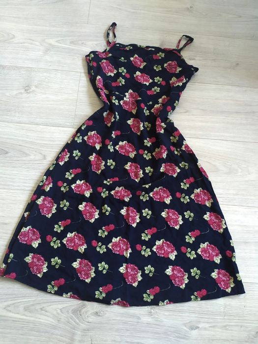 granatowa wiskozowa sukienka w róże S M