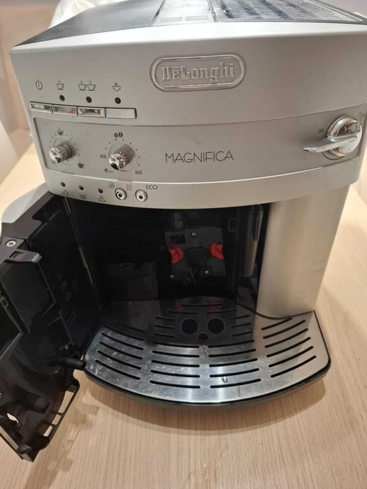 ekspres Delonghi model Magnifica