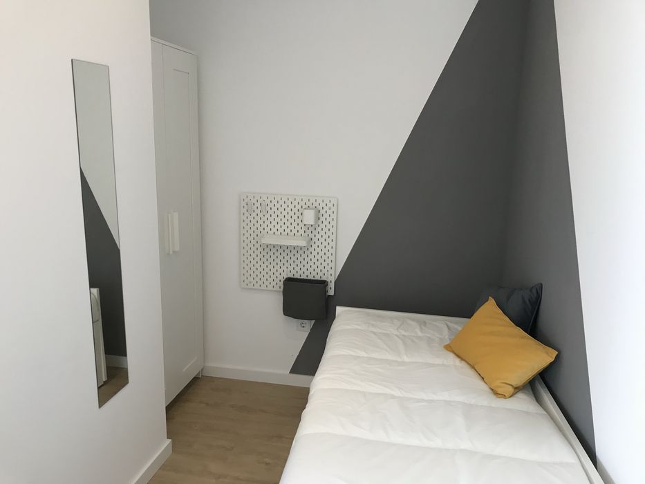 Quarto disponivel para estudante a 200m do ISEP e a 100m da Escola Superior de Saúde.