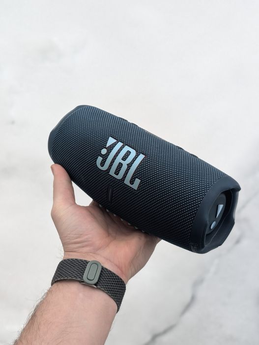Продам колонку JBL Charge 5 (майже нова, пару разів включали )