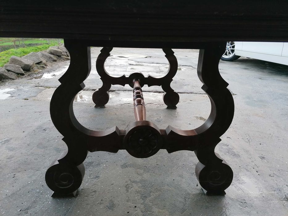 mesa rustica em ótimo estado