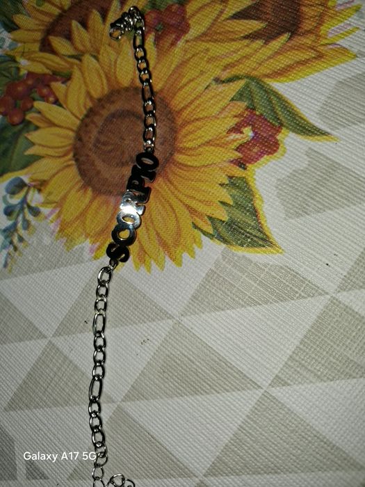 Pulseiras novas em aço inoxidável