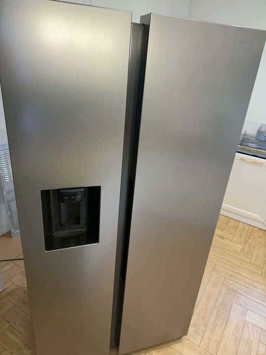 Duża lodówka Samsung RS68A8520S9 – działa ale nie chłodzi *uszkodzona*