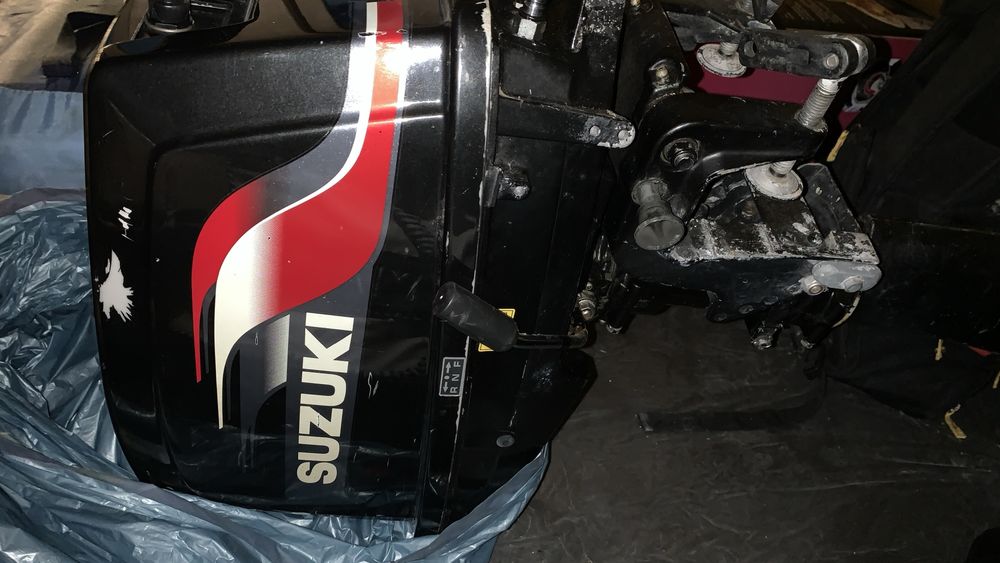 Silnik Zaburtowy Suzuki 6 KM 2-sów. 14,3V ladowanie akumulatora !!!
