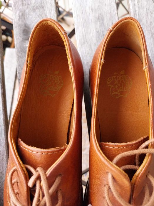 Sapatos em pele camel