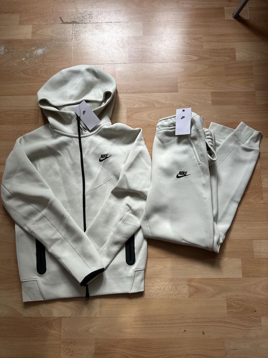 Nike Tech Fleece Dres Sportowy