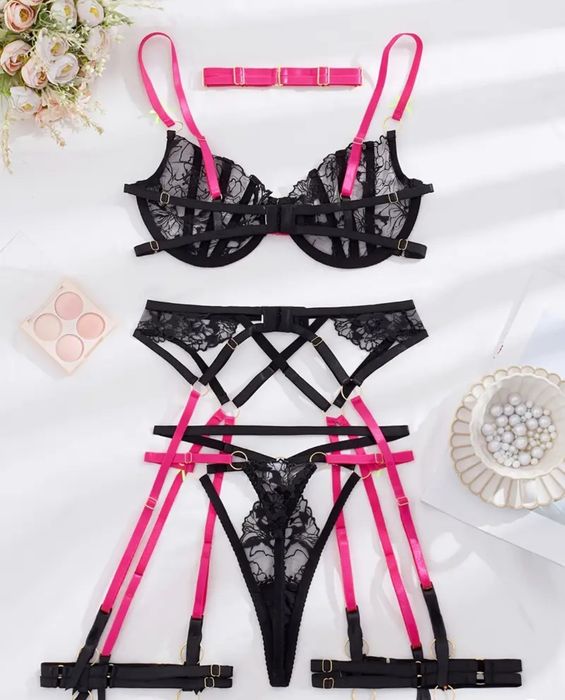 Zestaw komplet bielizny stringi biustonosz choker elegancki zmysłowy L 40