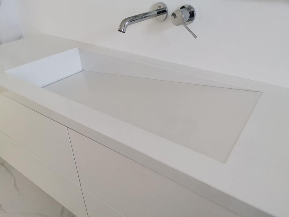 Blaty kuchenne i łazienkowe z kamienia naturlnego | Konglomerat