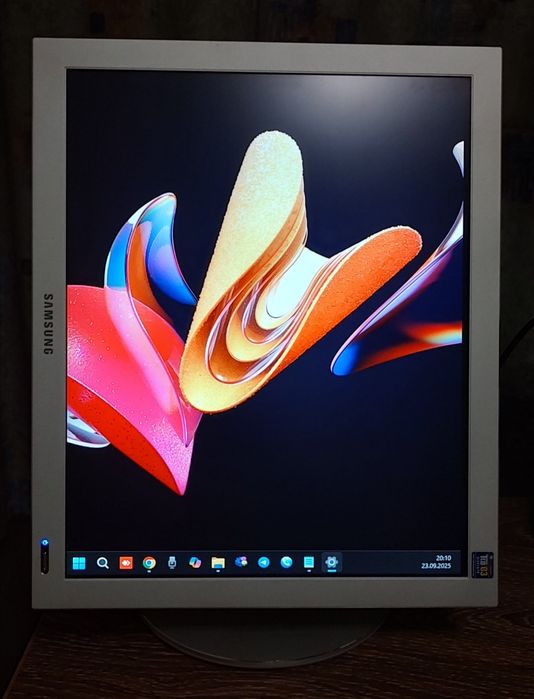 Монітор AOC 931SWL і Samsung SyncMaster 173P