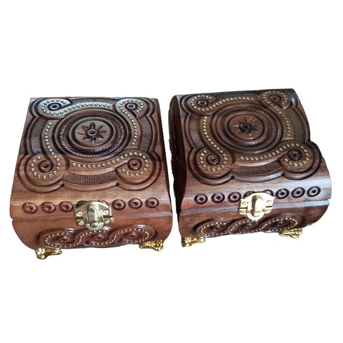 Шкатулка дерев'яна,різьблена