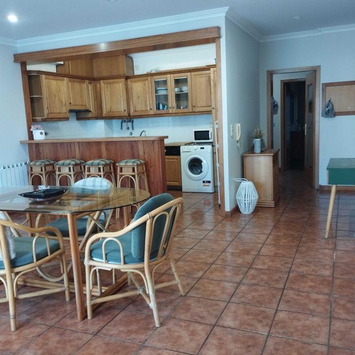 Apartamento T2+1 junto à praia