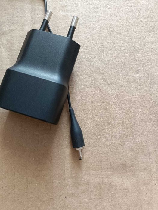 Carregador telemóvel ponta fina