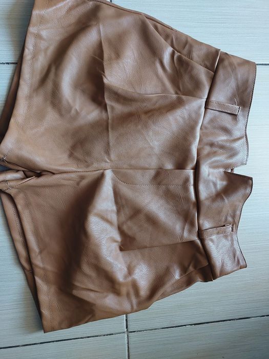 Шорти с  экокожи